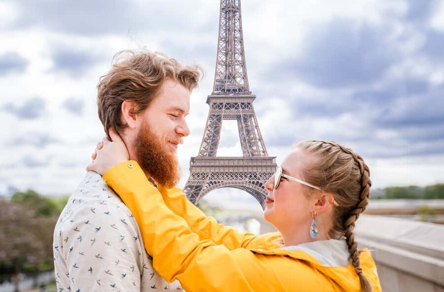 Paris: Eiffel Tower Premium Photoshoot - Editing, photo selection, and delivery