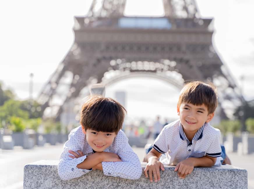Paris: Eiffel Tower Premium Photoshoot - Meeting at Pont de Bir Hakeim