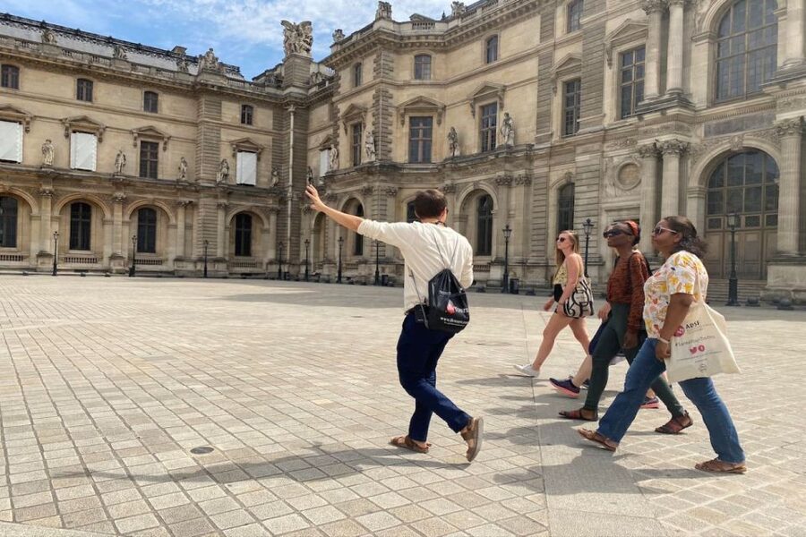 Paris Louvre Exclusive Semi Private Guided Tour Max 6 People - Inside the Louvre with a clear route