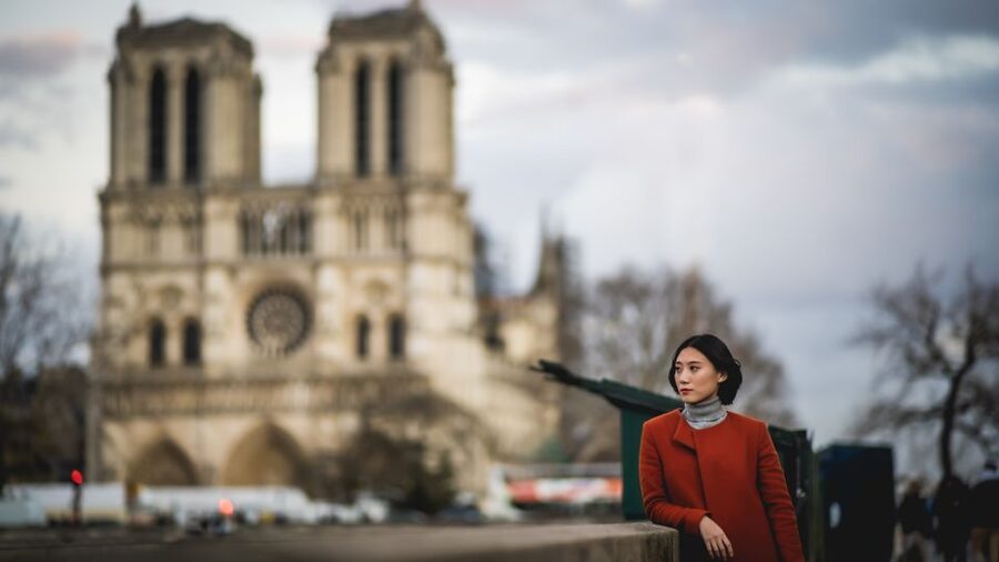 Paris: Premium Film Director Photoshoot & Natural Direction - Bir-Hakeim, the Eiffel Tower, and the secret stop