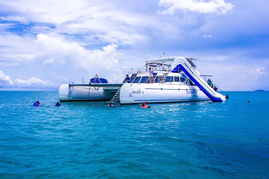 Pattaya: Exclusive 3-Island Catamaran Tour with Buffet Lunch - The return cruise brings music and a party mood