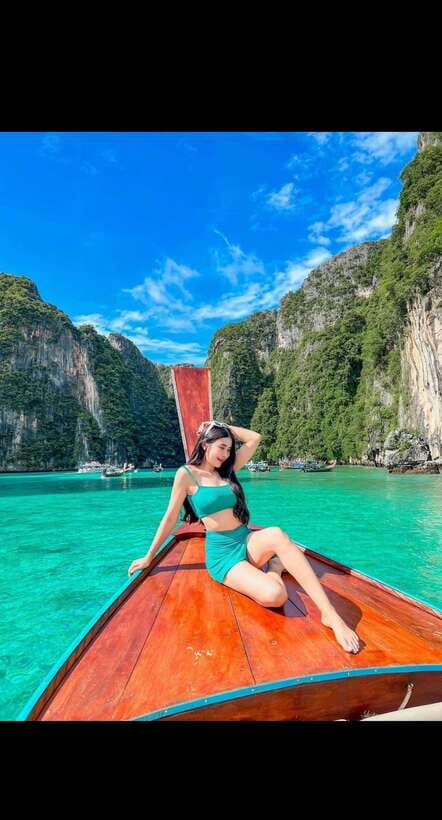 phi phi island : Luxury Private Wooden Boat Rental - Snorkeling gear, drinks, and the boat setup