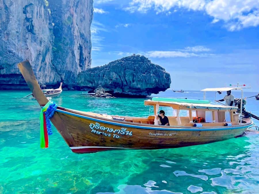 Phi Phi: Luxury Private Longtail Boat to Maya Bay with Lunch - Lo Sama Bay and the Phi Phi snorkeling stop