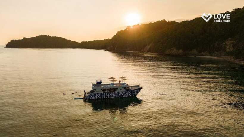 Phuket: Phi Phi Maiton Island Sunset Premium Catamaran Tour - Lunch at Tonsai on Phi Phi Don