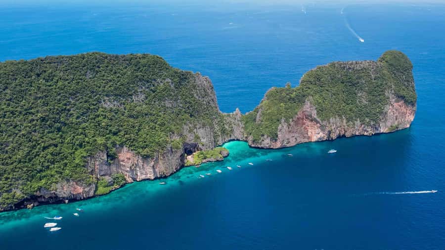 Phuket: Phi Phi, Maya & Bamboo By Premium Speed Catamaran - Guides, food, and the human side of the day