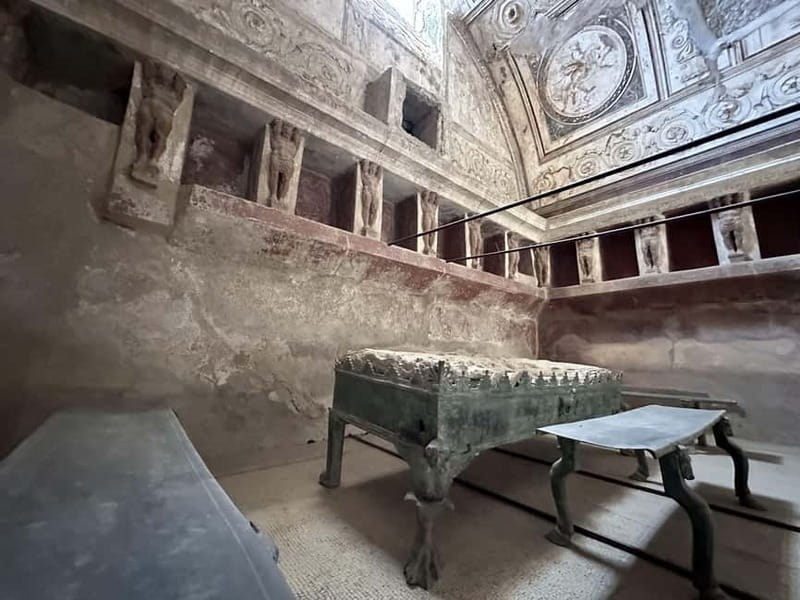 Pompeii: Exclusive Tour with Archaeologist and Entry Tickets - Pompeian homes and their painted rooms