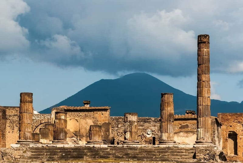 Pompeii: Exclusive Tour with Archaeologist and Entry Tickets - Taverns, bakeries, and the Lupanare