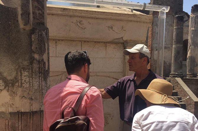 PompeiI Exclusive Tour with your Archaeologist in a Small Group - Macellum and the plaster casts