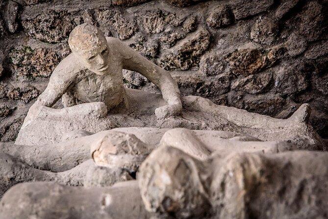 PompeiI Exclusive Tour with your Archaeologist in a Small Group - Walking Via dell’Abbondanza