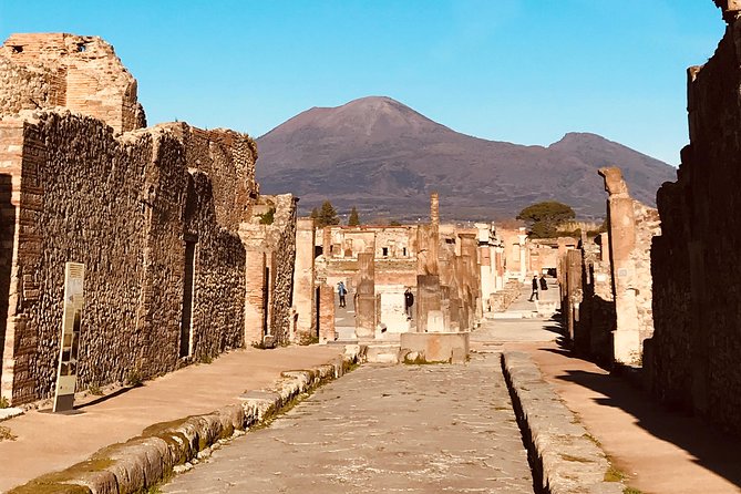 PompeiI Exclusive Tour with your Archaeologist in a Small Group - Ending at the Teatro Grande