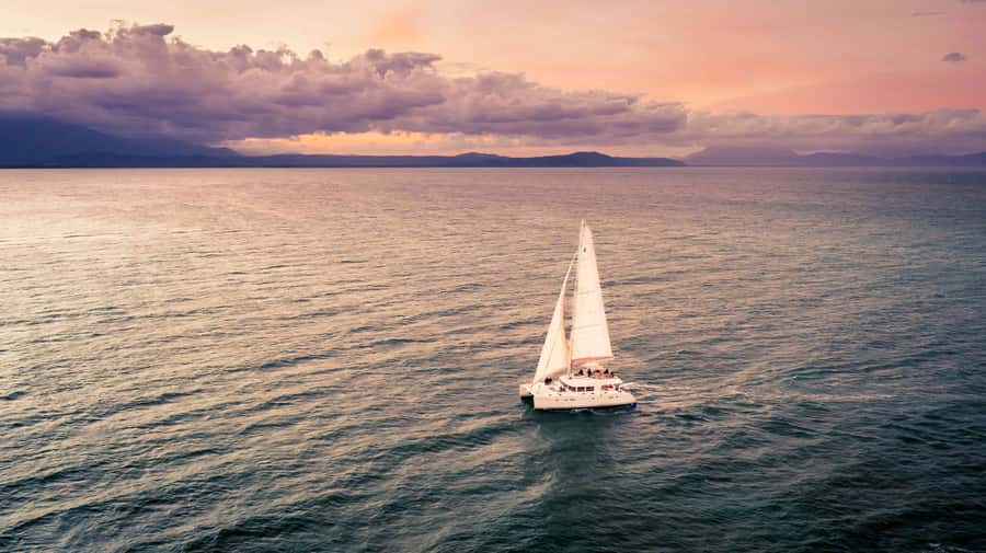 Port Douglas: Sunset Sailing Cruise on Luxury Catamaran - Friendly Crew Service Makes the Difference