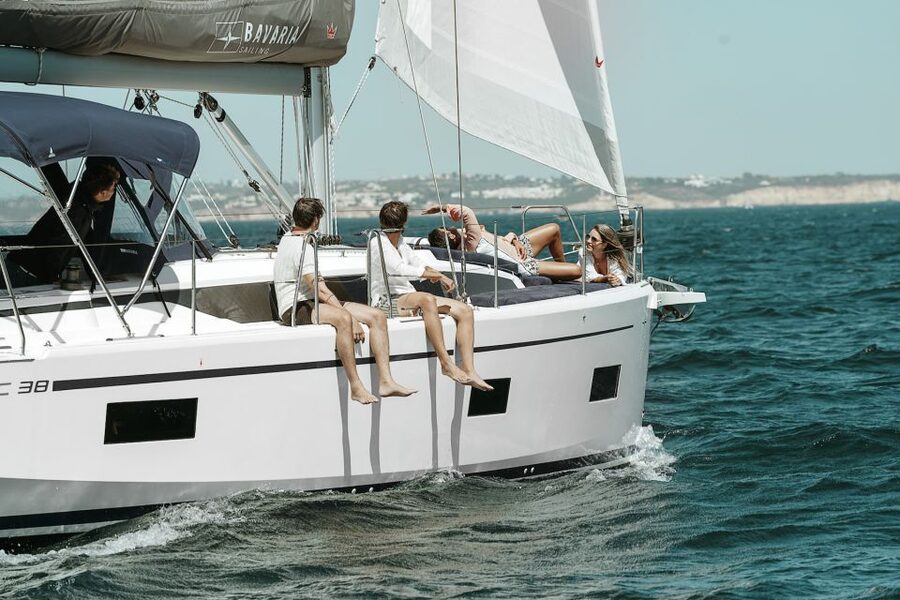 Portimao: Luxury Sail-Yacht Cruise with Sunset Option - Who should book this cruise?