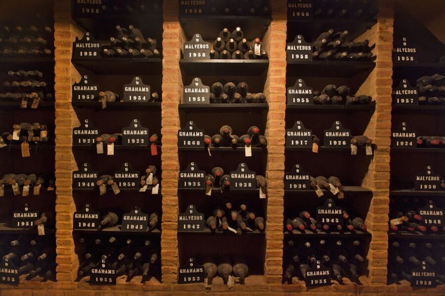 Porto: Graham's Port Lodge Tour with Premium Wine Tastings - What the two-hour schedule feels like