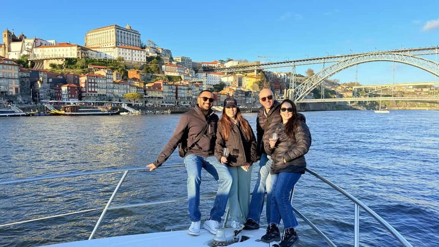 Porto: Luxury 6 Bridges Yacht Cruise with Wine & Snacks - Key points to know before you book