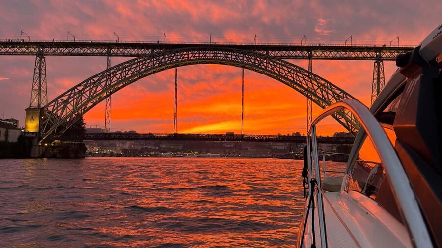 Porto: Luxury 6 Bridges Yacht Cruise with Wine & Snacks - The first bridges: São João and Maria Pia