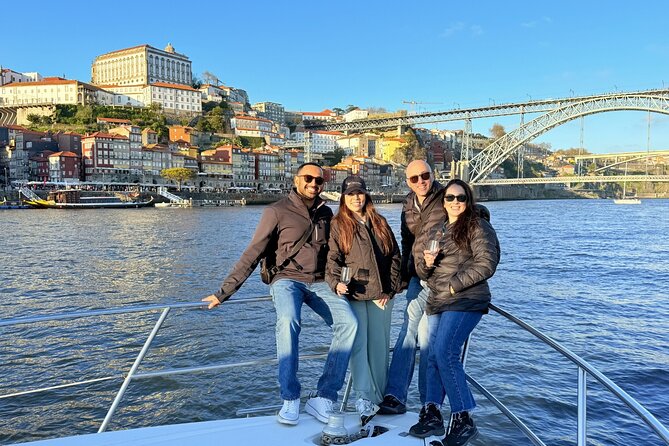 Porto: Luxury Yacht Cruise with Wine Tasting & Snacks - Rain, sunshine, and choosing your departure