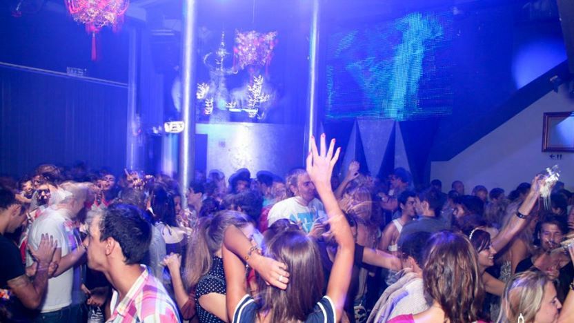 Porto: Pub Crawl with 6 Drinks and VIP Club Entry - The honest trade-offs