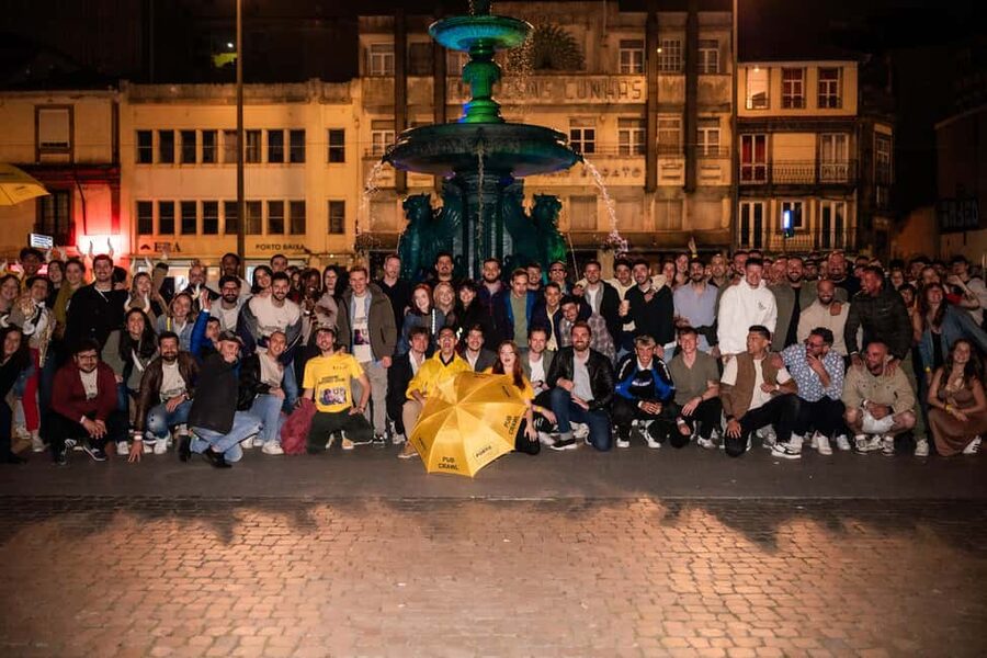 Porto: Pub Crawl with 7 Drinks, Games, and VIP Club Entry - The first two hours: games, drinks, and meeting the group