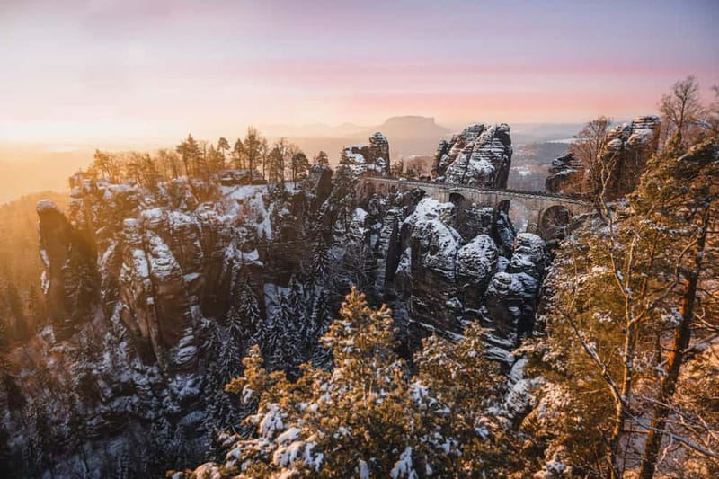 Prague: VIP Bohemian Saxon Switzerland: 2 Countries in 1 Day - Choosing Pravcicka Gate, Kamenice Gorge, or Tisa Rocks