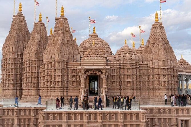 Premium Abu Dhabi City Tour With Hindu Temple Visit - Private - Emirates Palace offers grandeur without a long museum visit