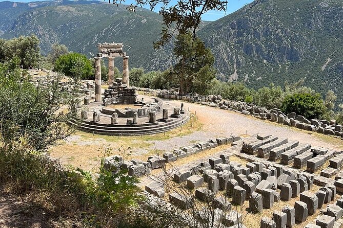 Premium Delphi Day Trip with an Expert Guide, Museum & Lunch - Arachova brings lunch and mountain-town atmosphere