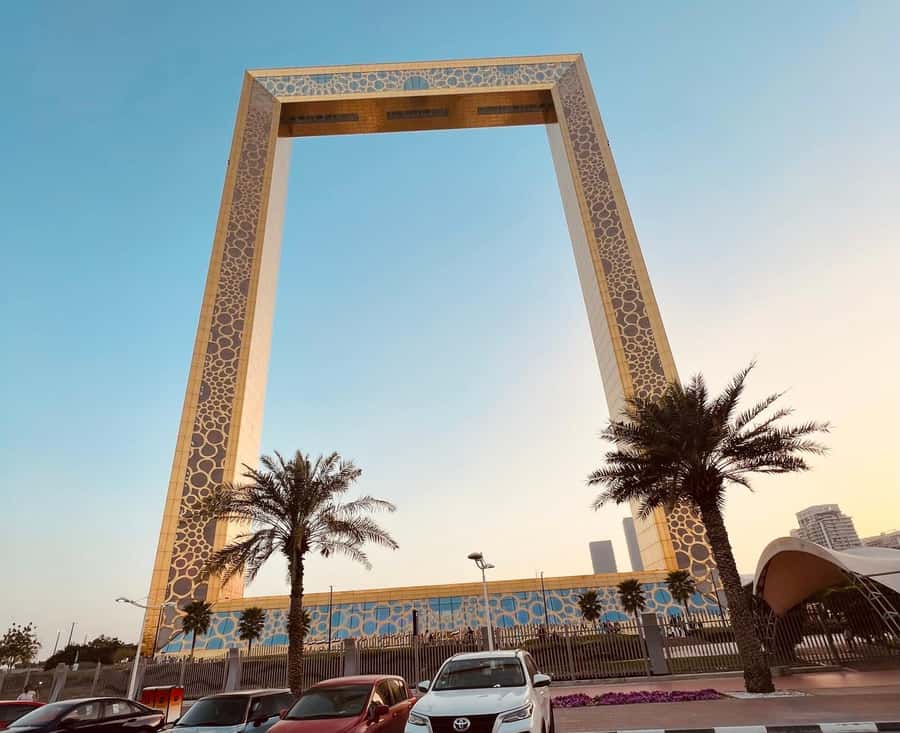 Premium Dubai City Sightseeing Tour in SUV - Dubai Eye and the limits of a photo stop