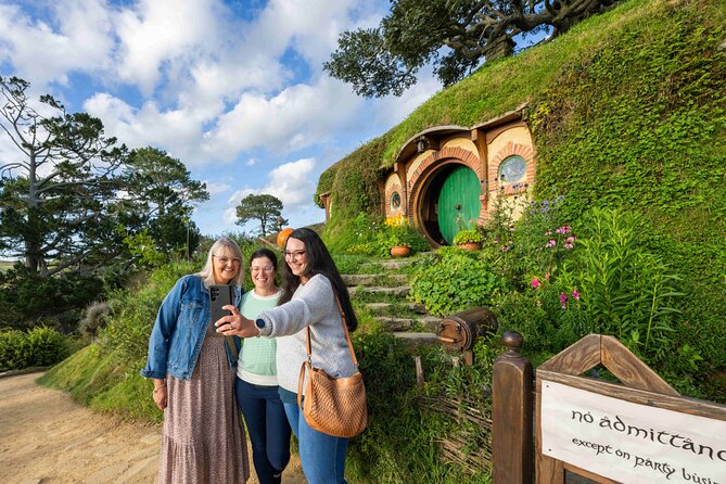 Premium Hobbiton Small Group Day Tour from Auckland - What the guides add to the day