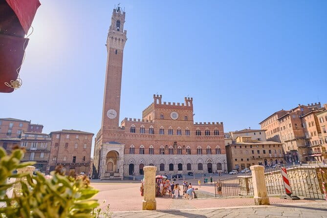 Premium Private Tour to Siena, Pisa, San Gimignano and Tuscany - The road to San Gimignano