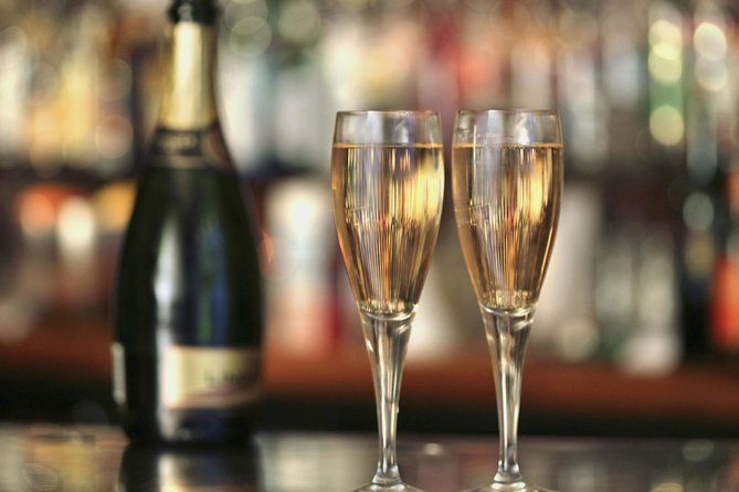 Premium Prosecco Hills Winery Tour with Prosecco Tastings & Food - Four pours with local food