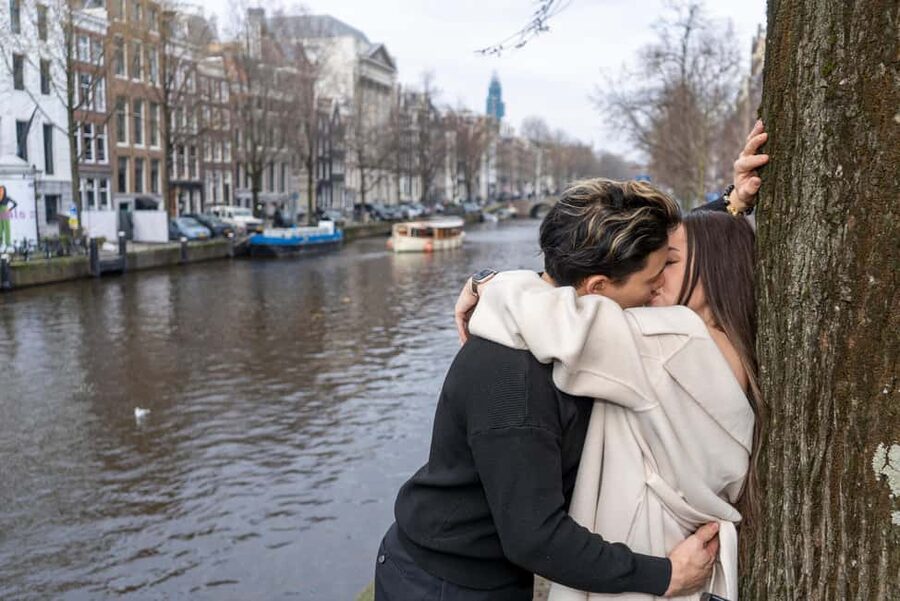 Premium Romantic Photoshoot Experience for Couples - A romantic walk through Amsterdam’s 9 Straatjes