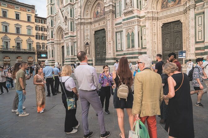 Premium Small-Group Uffizi Tour - Crowds, headsets, and the pace inside