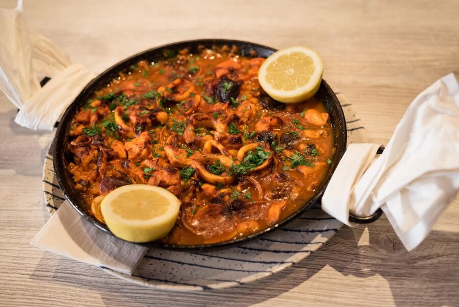 PREMIUM TAPAS TOUR: Paella, Market Tastings, and Winery - Tasting your way through Atarazanas Market