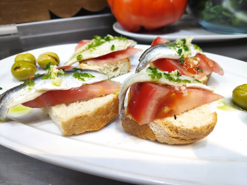 PREMIUM TAPAS TOUR: Paella, Market Tastings, and Winery - Who should book this experience