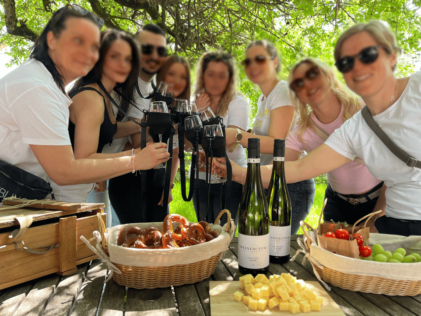 Premium wine hike Stuttgart with games and winemaker's snack - Felix, guiding style, and group atmosphere