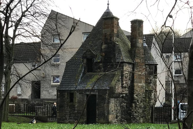Private Edinburgh Full Day Guided Tour in a Black Cab LEVC TX - What the guides add to the day
