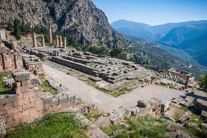 Private Luxury Tour: Delphi & Thermopylae – The 300’s Legacy - Lunch with views over the Delphi valley