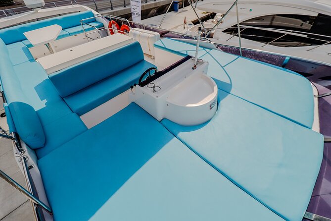 Private Luxury Yacht cruise around Atlantis and Dubai Marina - Cruising toward Palm Jumeirah and Atlantis