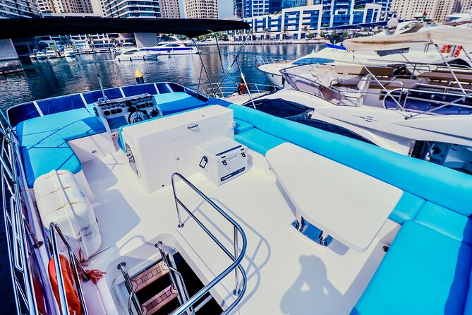 Private Luxury Yacht cruise around Atlantis and Dubai Marina - Should you choose a daytime, sunset, or evening departure?