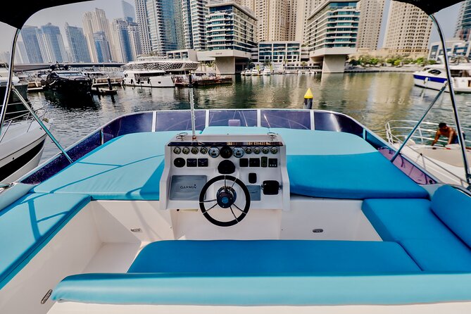 Private Luxury Yacht cruise around Atlantis and Dubai Marina - Asking for a swim stop