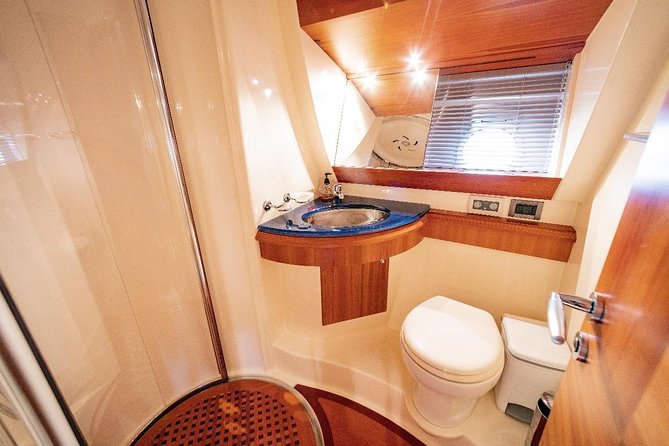 Private Luxury Yacht Cruise for up to 20 people - The Burj Al Arab photo stop