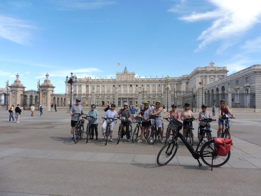 Private Madrid Bike Tour | Exclusive Guided Tour | From 30€ - Choosing a regular bike or an e-bike