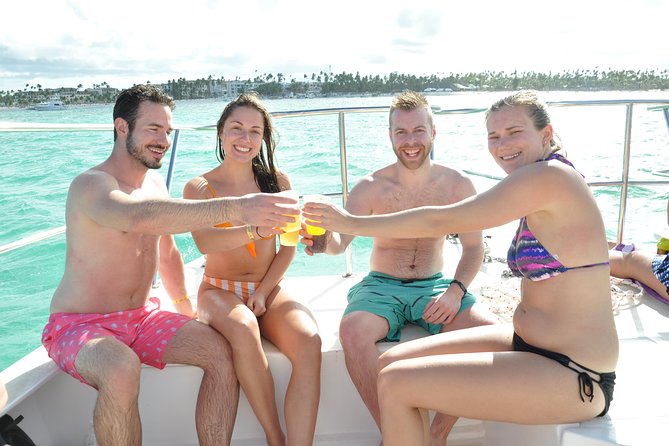 Private Small Group, Snorkeling Cruise, Natural Pool & Exclusive Virgin Beach - The natural pool and floating bar