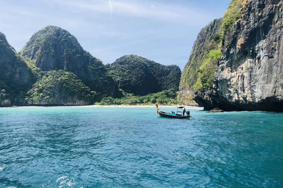 Private VIP Speed Boat to Phi Phi & Maya Bay - From hotel lobby to the Phuket pier