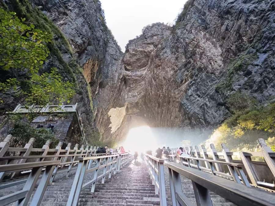 Private VIP Zhangjiajie Tianmen Mountain Day Tour - The glass walkways: thrilling, brief, and optional in spirit