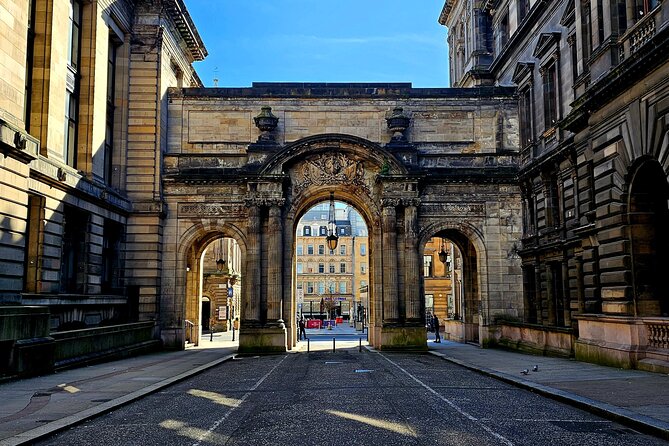 Privately Guided Day Tour of Glasgow in Luxury Minivan - Through the West End and past the University of Glasgow