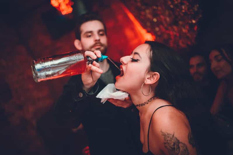 Pub Crawl - 1-hour Open Bar then Vip to 5 Clubs - Krakow - The first hour: unlimited drinks before the clubs
