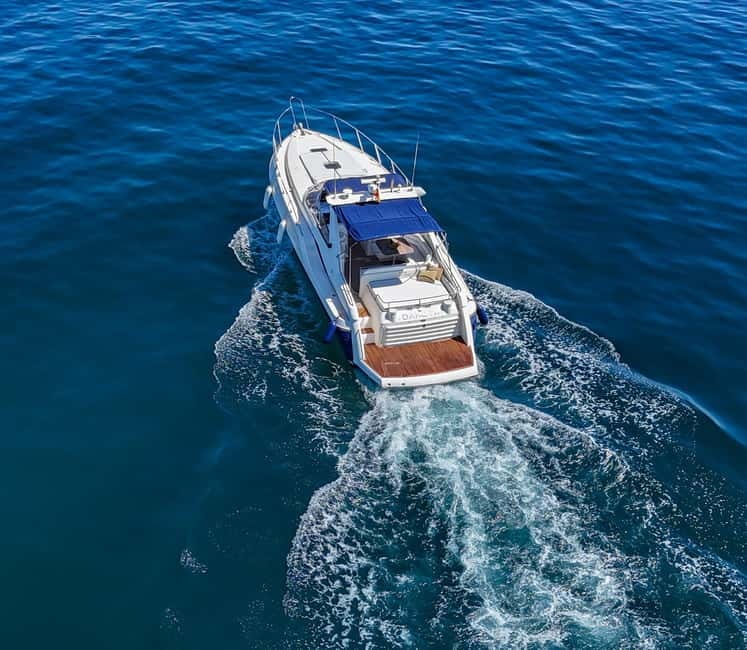 Puerto Banus: Private Luxury Yacht Charter - Leaving Puerto Banús aboard Dakota