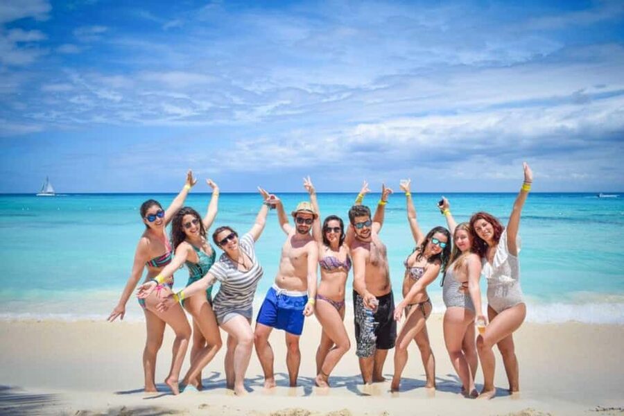 Punta Cana - Santo Domingo: Saona Island VIP Catamaran Tour - Caribbean Creole Lunch and Included Drinks