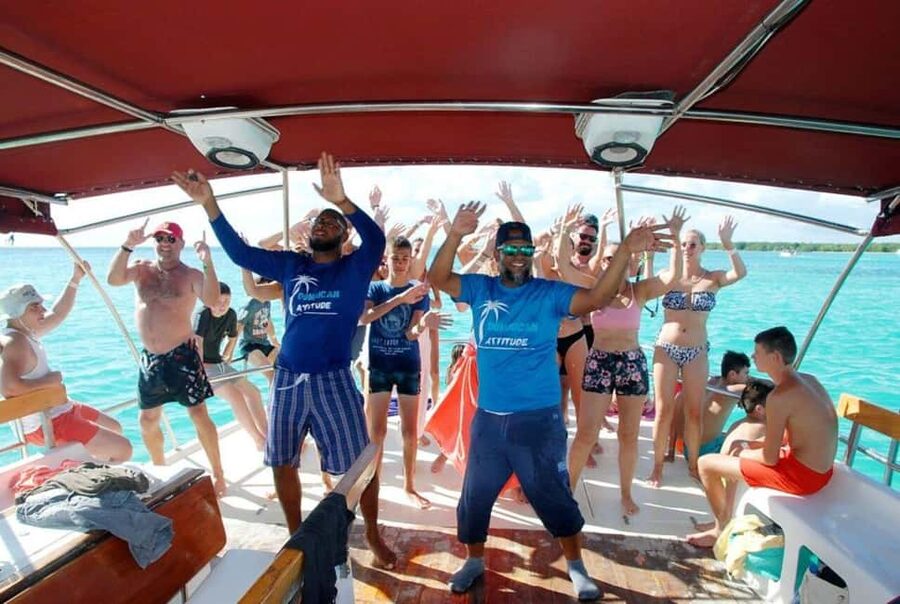 Punta Cana - Santo Domingo: Saona Island VIP Catamaran Tour - What to Bring for a Wet, Sunny Day