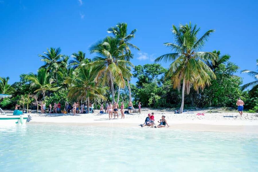 Punta Cana: Saona Island VIP 4 first-class beach and sunset - Mano Juan adds a local side to the day